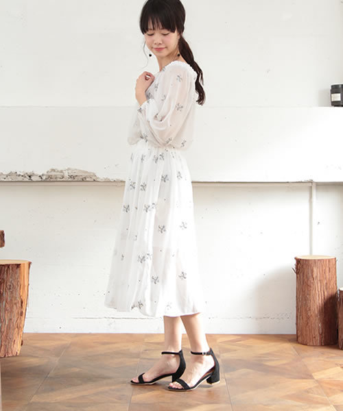 SESTO（セスト）の「ローヒールのワンストラップチャンキーヒールサンダル（サンダル・レディース・ライトグレー/レッド/ネイビー/イエロー/パイソン/ブラック/グレイッシュベージュ/その他/ブルー・M/L/LL/3L/SS/S）」の10枚目の写真