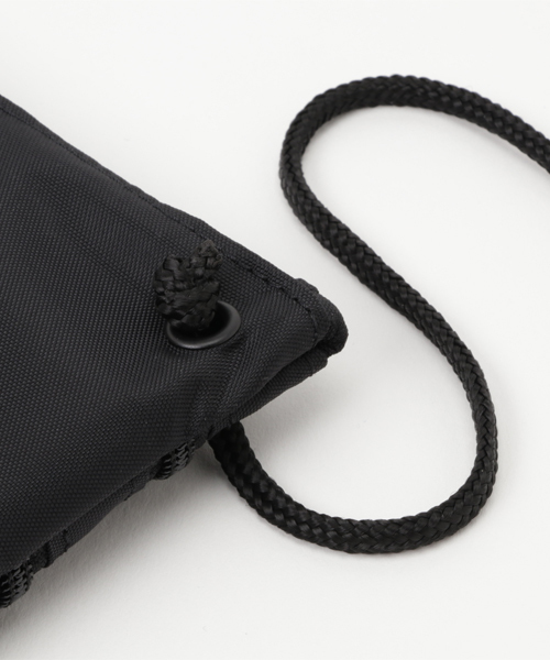 Manhattan Portage(マンハッタンポーテージ)の「Triple Zipper Pouch -トリプルジッパーポーチ-(ショルダーバッグ・メンズ・ブラック・FREE)」の3枚目の写真