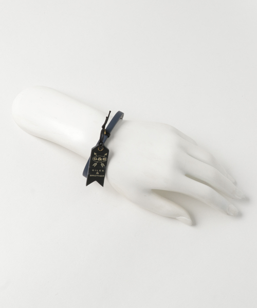 GILES&BROTHER(ジャイルスアンドブラザー)の「【GILES & BROTHER】Rubberized RR Spike Cuff(ブレスレット・メンズ・ホワイト/ネイビー/オリーブ・FREE)」の6枚目の写真