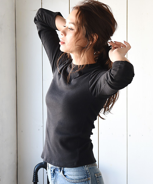 Luz Llena(ラズレナ)の「テレコリブハイネックトップス(Tシャツ/カットソー・レディース・ブラック/オフホワイト/ボルドー/ホワイト×ブラック・MEDIUM)」の4枚目の写真