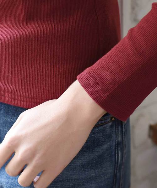 Luz Llena(ラズレナ)の「テレコリブハイネックトップス(Tシャツ/カットソー・レディース・ブラック/オフホワイト/ボルドー/ホワイト×ブラック・MEDIUM)」の14枚目の写真