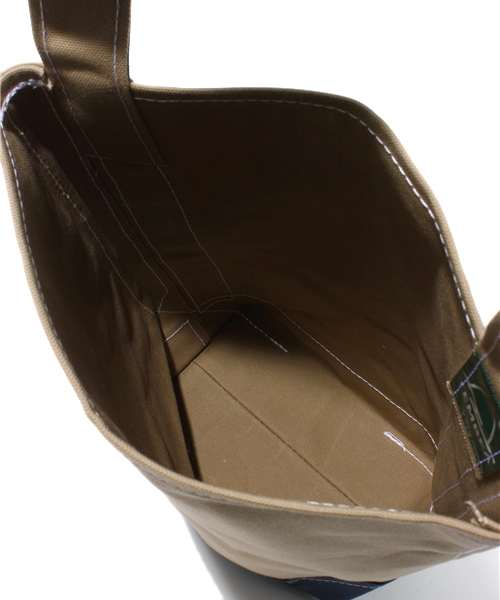 SHIPS for women（シップスフォーウィメン）の「TEMBEA:BAGUETTE トート SMALL（トートバッグ・レディース・グリーン/ライトブルー・ONE SIZE）」の6枚目の写真