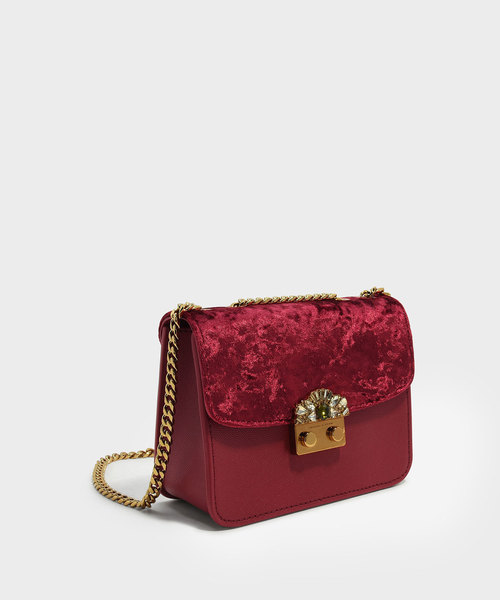 CHARLES & KEITH（チャールズ & キース）の「エンベリッシュバックルクロスボディバッグ / EMBELLISHED BUCKLE CROSSBODY BAG（ショルダーバッグ・レディース・レッド/ブラック・S）」の10枚目の写真