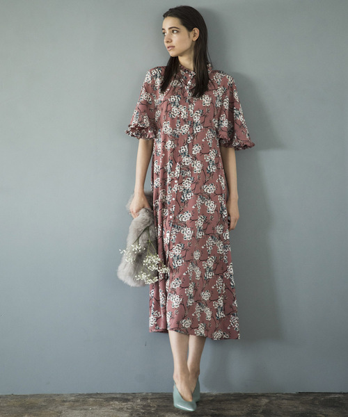 Emma Taylor（エマテイラー）の「バタフライスリーブフラワーワンピース（ワンピース・レディース・ネイビー/ピンク/グリーン・FREE）」の3枚目の写真