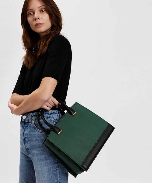 CHARLES & KEITH(チャールズ & キース)の「トップハンドルコントラストバッグ / TOP HANDLE CONTRAST BAG(トートバッグ・レディース・ダークグリーン/マスタード/ピンク系その他/プラム/グレー系その他2・L)」の11枚目の写真
