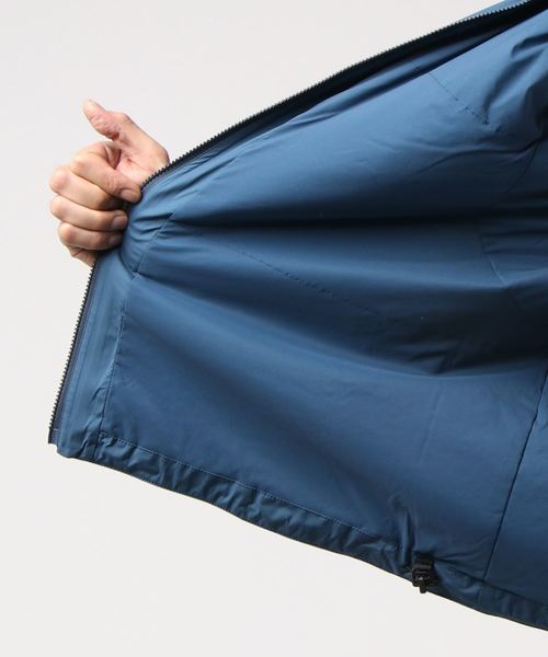 THE NORTH FACE(ザノースフェイス)の「ザ・ノース・フェイス メンズ 防水中綿ジャケット/ GTXインサレーションジャケット(ナイロンジャケット・メンズ・ブラック/サックスブルー・SMALL/MEDIUM/LARGE)」の5枚目の写真