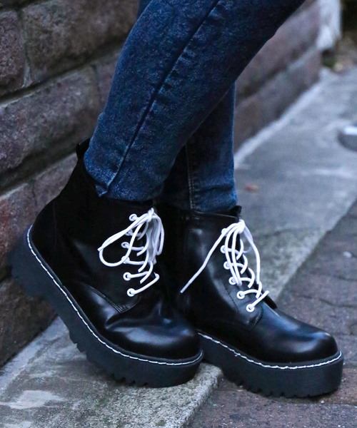 WEGO(ウィゴー)の「WEGO/厚底6ホールブーツ(ブーツ・レディース・ブラック/ブラック系その他・MEDIUM/LARGE/SMALL)」の1枚目の写真