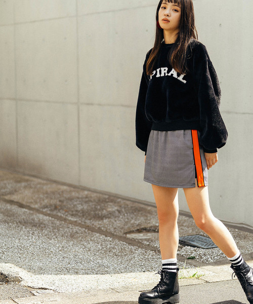 WEGO(ウィゴー)の「WEGO/厚底6ホールブーツ(ブーツ・レディース・ブラック/ブラック系その他・MEDIUM/LARGE/SMALL)」の9枚目の写真