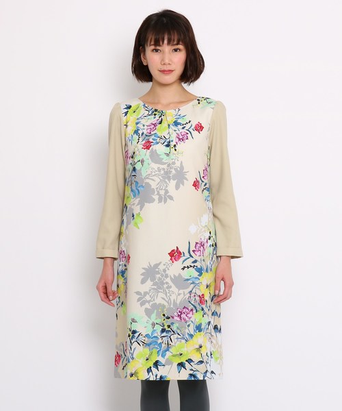 Sunauna(スーナウーナ)の「【洗える】ペイントフラワーサックワンピース(ワンピース・レディース・ベージュ系/ネイビー系・40/38/36)」の9枚目の写真