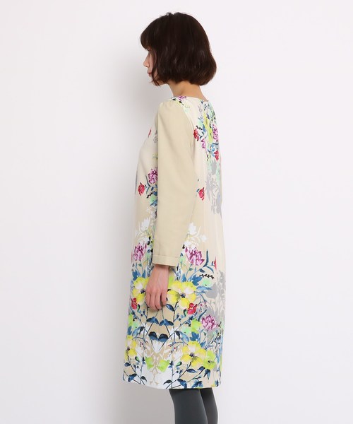 Sunauna(スーナウーナ)の「【洗える】ペイントフラワーサックワンピース(ワンピース・レディース・ベージュ系/ネイビー系・40/38/36)」の4枚目の写真