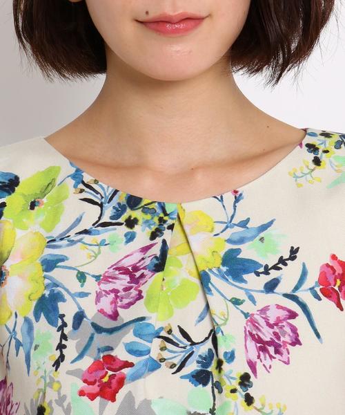 Sunauna(スーナウーナ)の「【洗える】ペイントフラワーサックワンピース(ワンピース・レディース・ベージュ系/ネイビー系・40/38/36)」の7枚目の写真