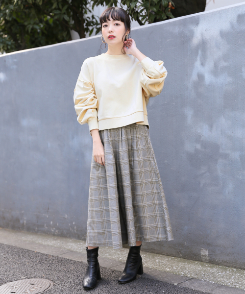 LOWRYS FARM（ローリーズファーム）の「ピグメントウラケショートプルオーバー　826091（スウェット・レディース・ピンク/アイボリー/ブラック・FREE）」の4枚目の写真