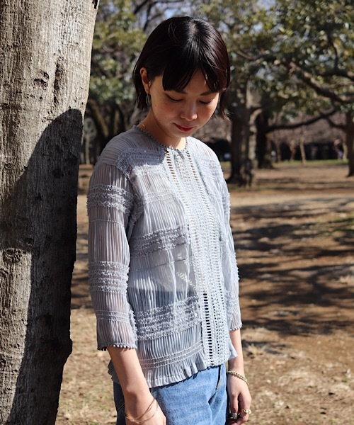 flower（フラワー）の「シェアプリーツトップ（シャツ/ブラウス・レディース・ホワイト/ブルー/ブラック・FREE）」の3枚目の写真