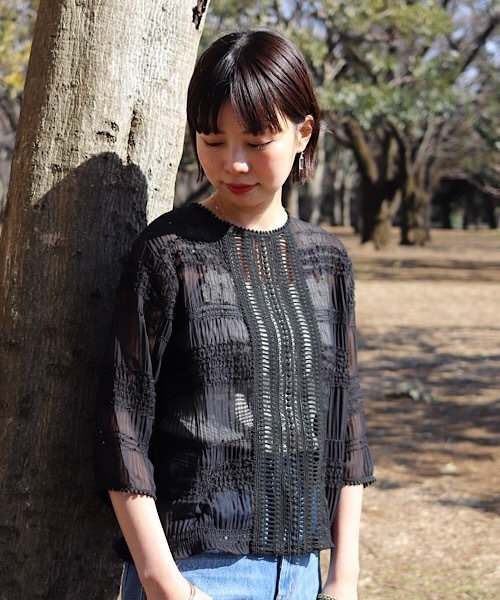 flower（フラワー）の「シェアプリーツトップ（シャツ/ブラウス・レディース・ホワイト/ブルー/ブラック・FREE）」の2枚目の写真