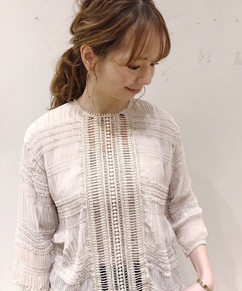 flower（フラワー）の「シェアプリーツトップ（シャツ/ブラウス・レディース・ホワイト/ブルー/ブラック・FREE）」の6枚目の写真