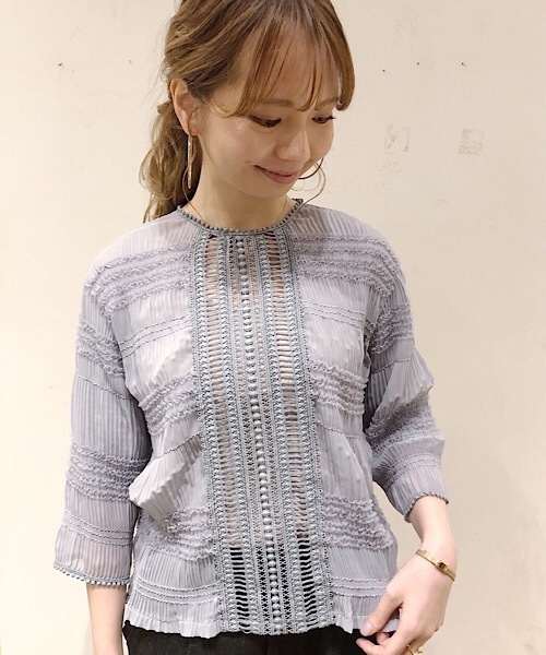 flower（フラワー）の「シェアプリーツトップ（シャツ/ブラウス・レディース・ホワイト/ブルー/ブラック・FREE）」の9枚目の写真