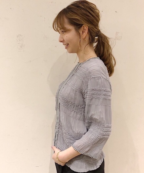 flower（フラワー）の「シェアプリーツトップ（シャツ/ブラウス・レディース・ホワイト/ブルー/ブラック・FREE）」の11枚目の写真