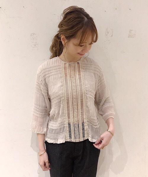 flower（フラワー）の「シェアプリーツトップ（シャツ/ブラウス・レディース・ホワイト/ブルー/ブラック・FREE）」の4枚目の写真