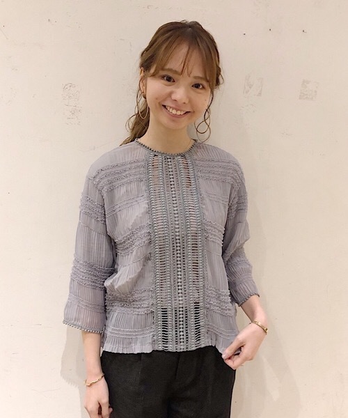 flower（フラワー）の「シェアプリーツトップ（シャツ/ブラウス・レディース・ホワイト/ブルー/ブラック・FREE）」の8枚目の写真