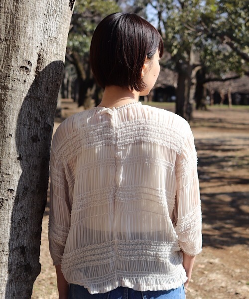 flower（フラワー）の「シェアプリーツトップ（シャツ/ブラウス・レディース・ホワイト/ブルー/ブラック・FREE）」の19枚目の写真