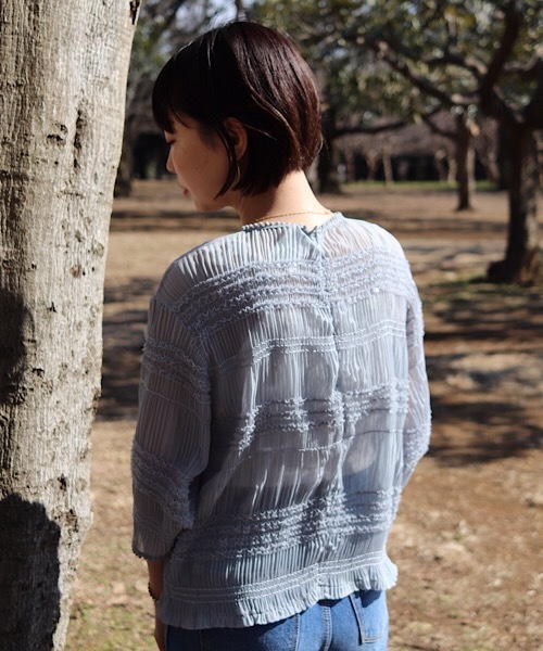 flower（フラワー）の「シェアプリーツトップ（シャツ/ブラウス・レディース・ホワイト/ブルー/ブラック・FREE）」の18枚目の写真