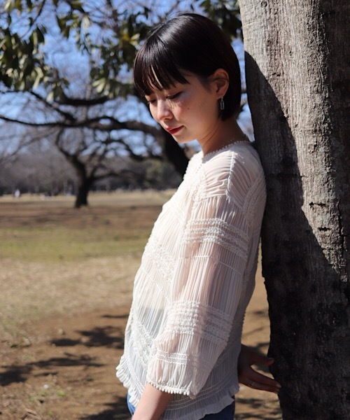 flower（フラワー）の「シェアプリーツトップ（シャツ/ブラウス・レディース・ホワイト/ブルー/ブラック・FREE）」の17枚目の写真