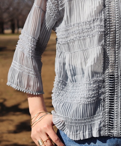 flower（フラワー）の「シェアプリーツトップ（シャツ/ブラウス・レディース・ホワイト/ブルー/ブラック・FREE）」の16枚目の写真