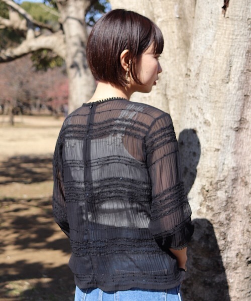 flower（フラワー）の「シェアプリーツトップ（シャツ/ブラウス・レディース・ホワイト/ブルー/ブラック・FREE）」の13枚目の写真