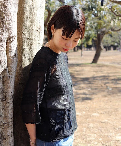 flower（フラワー）の「シェアプリーツトップ（シャツ/ブラウス・レディース・ホワイト/ブルー/ブラック・FREE）」の12枚目の写真