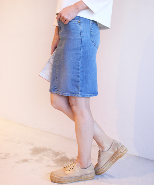 BEAUTY&YOUTH UNITED ARROWS（ビューティーアンドユースユナイテッドアローズ）の「BYBC ∵LEE別注デニムタイトスカート ◆（デニムスカート・レディース・ネイビー・SMALL/MEDIUM）」の6枚目の写真