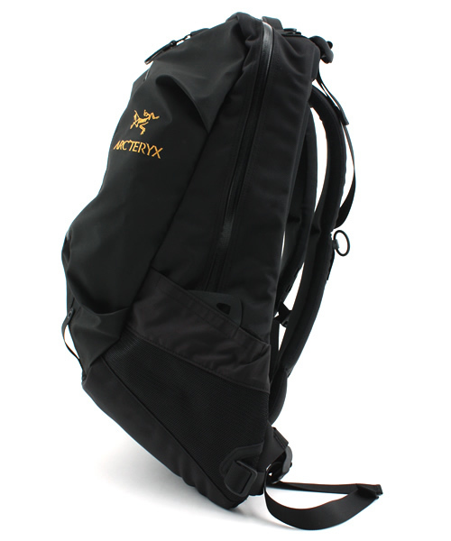 ARC'TERYX(アークテリクス)の「ARC'TERYX / ARRO 22(バックパック/リュック・メンズ・ブラック・22リッター)」の7枚目の写真