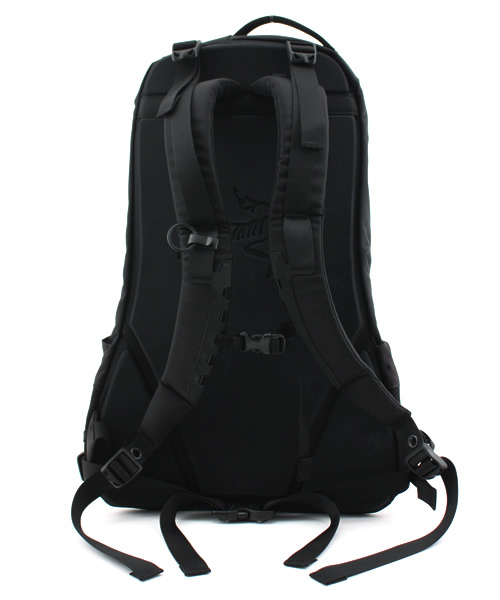 ARC'TERYX(アークテリクス)の「ARC'TERYX / ARRO 22(バックパック/リュック・メンズ・ブラック・22リッター)」の6枚目の写真