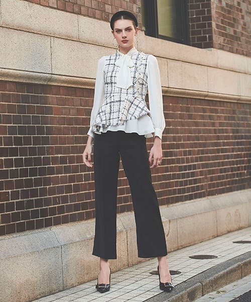 EIMY ISTOIRE（エイミーイストワール）の「レザーベルトコンビストレートパンツ（その他パンツ・レディース・ベージュ/ブラック/ピンク/サックスブルー/グリーン/イエロー・SMALL/MEDIUM）」の14枚目の写真