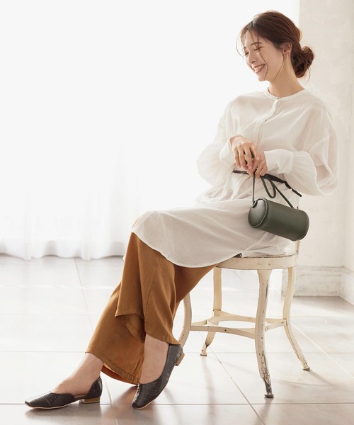 KOBE LETTUCE（コウベレタス）の「サイドカットスクエアトゥフラットパンプス（パンプス・レディース・ホワイト/グレイッシュベージュ/カーキ/ブラック/イエロー系その他/パイソン/ブラウン系その他2/ピンクベージュ/シルバー系その他/ブラウン系その他・L/LL/M/S）」の13枚目の写真