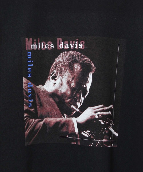 ADAM ET ROPE'(アダムエロペ)の「【CONCORD × 10C】Miles Davis T/UNISEX(Tシャツ/カットソー・メンズ・ホワイト系その他2/ブラック系その他2/ブラック/ホワイト系その他/ホワイト/ブラック系その他・L/M/LL)」の22枚目の写真