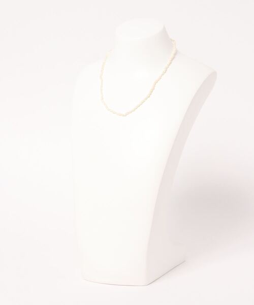 mou(モウ)の「Short Mini Pearl Necklace(ネックレス・レディース・ゴールド・FREE)」の4枚目の写真