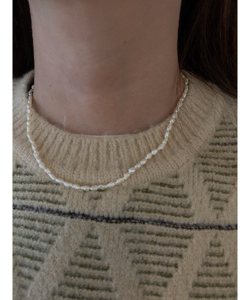 mou(モウ)の「Short Mini Pearl Necklace(ネックレス・レディース・ゴールド・FREE)」の6枚目の写真