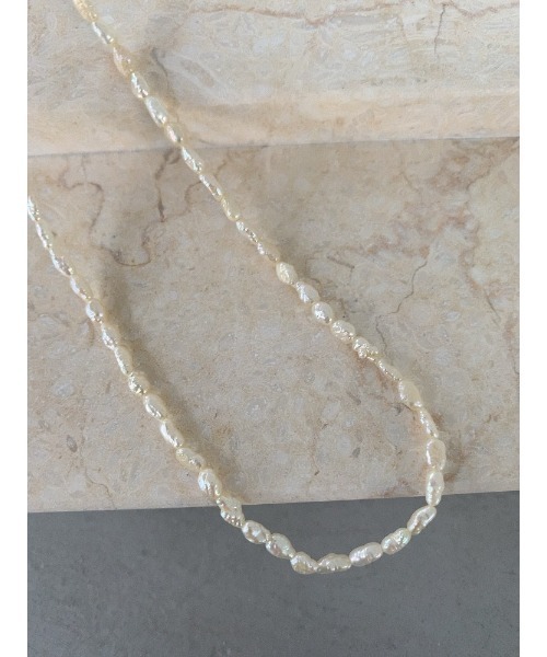 mou(モウ)の「Short Mini Pearl Necklace(ネックレス・レディース・ゴールド・FREE)」の9枚目の写真