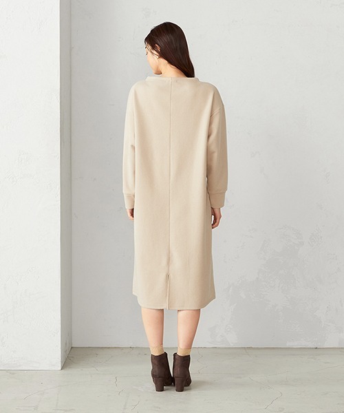 COMME CA ISM(コムサイズム)の「ボトルネック ワンピース(ワンピース・レディース・ライトグレー/ブラック/ベージュ・MEDIUM/LARGE)」の4枚目の写真