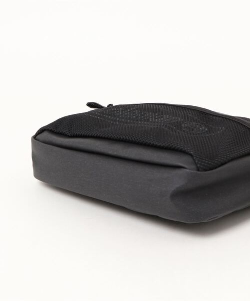 COLEMAN（コールマン）の「シールドショルダーポーチ（ボディバッグ/ウエストポーチ・レディース・ホワイト×グレー/グレー系その他・ONE SIZE）」の7枚目の写真