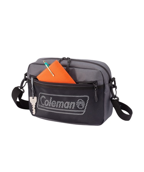 COLEMAN（コールマン）の「シールドショルダーポーチ（ボディバッグ/ウエストポーチ・レディース・ホワイト×グレー/グレー系その他・ONE SIZE）」の8枚目の写真