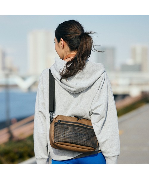 COLEMAN（コールマン）の「シールドショルダーポーチ（ボディバッグ/ウエストポーチ・レディース・ホワイト×グレー/グレー系その他・ONE SIZE）」の9枚目の写真