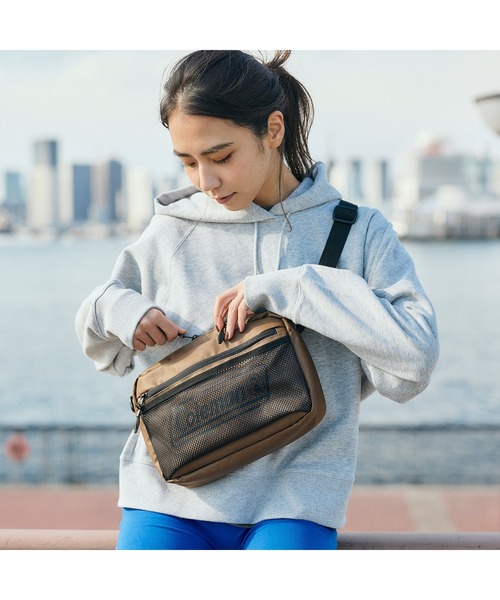 COLEMAN（コールマン）の「シールドショルダーポーチ（ボディバッグ/ウエストポーチ・レディース・ホワイト×グレー/グレー系その他・ONE SIZE）」の14枚目の写真