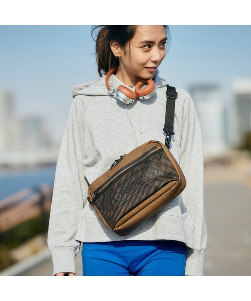 COLEMAN（コールマン）の「シールドショルダーポーチ（ボディバッグ/ウエストポーチ・レディース・ホワイト×グレー/グレー系その他・ONE SIZE）」の15枚目の写真