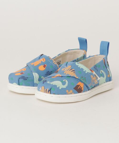 TOMS(トムス)の「アズールブルーグロー イン ザ ダーク ディノランド タイニー アルパルガータ(スリッポン・キッズ・ブルー・14.0cm/17.5cm/15.0cm/16.0cm/17.0cm/13.0cm)」の1枚目の写真