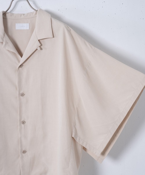 YUEATE（ユエイト）の「"big silhouette poncho shirt" ビッグシルエットポンチョシャツ（シャツ/ブラウス・メンズ・ライトブルー/ブラック/グレイッシュベージュ・MEDIUM/LARGE）」の4枚目の写真