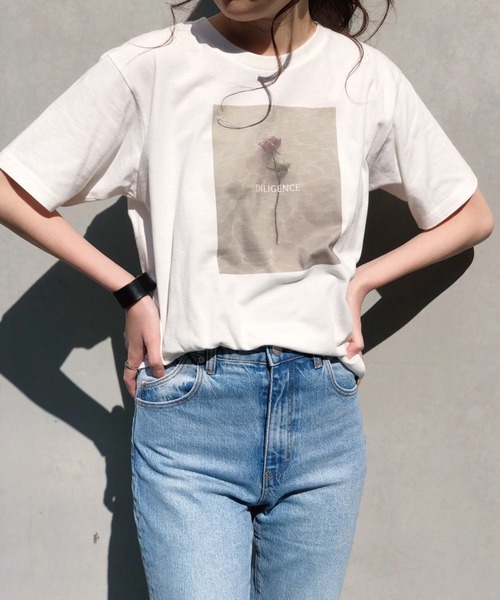 Banner Barrett(バナーバレット)の「ローズプリントTee(Tシャツ/カットソー・レディース・オフホワイト/チャコールグレー・38)」の2枚目の写真