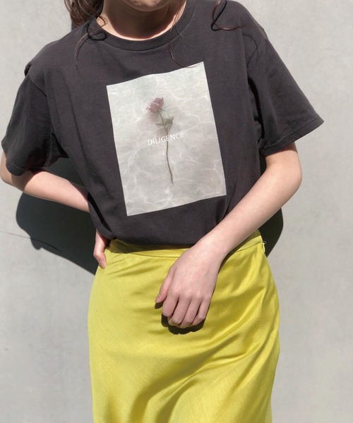 Banner Barrett(バナーバレット)の「ローズプリントTee(Tシャツ/カットソー・レディース・オフホワイト/チャコールグレー・38)」の3枚目の写真