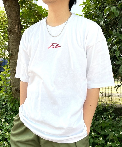 FILA（フィラ）の「【FILA/フィラ】WEB限定 別注 ビックシルエット 綿100% 半袖 Tシャツ（Tシャツ/カットソー・メンズ・ベージュ/ホワイト/ブラック/ブラック系その他2/ブラック系その他3/ブラック系その他/ホワイト系その他/ホワイト系その他2/グレー系その他/グレイッシュベージュ/ベージュ系その他/ホワイト系その他3/ダークグリーン/チャコール/ホワイト系・M/L/LL）」の6枚目の写真