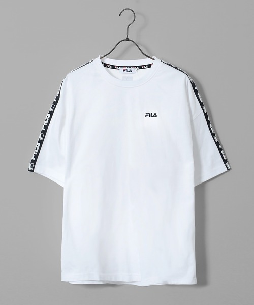 FILA（フィラ）の「【FILA/フィラ】WEB限定 別注 ビックシルエット 綿100% 半袖 Tシャツ（Tシャツ/カットソー・メンズ・ベージュ/ホワイト/ブラック/ブラック系その他2/ブラック系その他3/ブラック系その他/ホワイト系その他/ホワイト系その他2/グレー系その他/グレイッシュベージュ/ベージュ系その他/ホワイト系その他3/ダークグリーン/チャコール/ホワイト系・M/L/LL）」の3枚目の写真